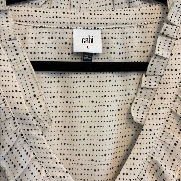 Cabi Polka Dot Ruffle Sleeveless Blouse Cream Black V Neck Size L - Picture 3 of 10